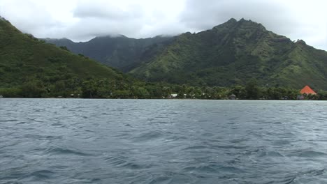 View-of-Moorea-island-from-the-Ocean-side