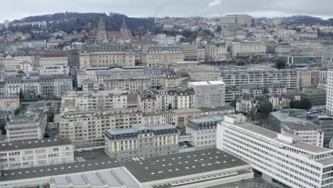 Drohne-Antenne-Des-Schönen-Schweizer-Stadtzentrums-Von-Lausanne-Am-Genfer-See-In-Der-Schweiz-Im-Winter,-Europa