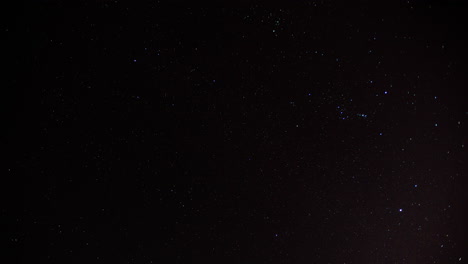 Orion-constellation-stars-in-night-skycape,-time-lapse-of-Orion's-belt