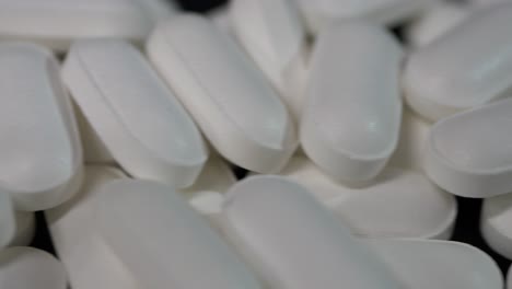 Macro-view-of-white-pills