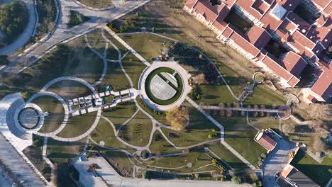 Drohnenaufnahmen-Aus-Der-Luft-Eines-Parks-An-Der-Universität-Anadolu