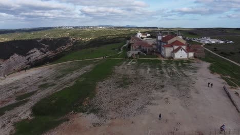 11-Von-10-–-4K-Drohnenaufnahmen-Der-Schönsten-Orte-An-Der-Küste-Von-Lissabon-–-Cabo-Espichel-GPS:-38