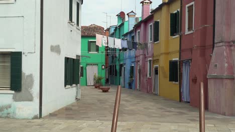 Clothes-dry-on-clothes-line-at-streets-of-Burano