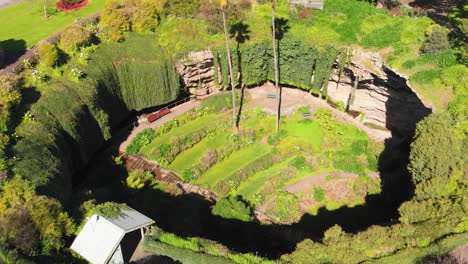 Scenic-aerial-view-on-garden-in-Umpherston-Sinkhole-In-Mount-Gambier,-Australia