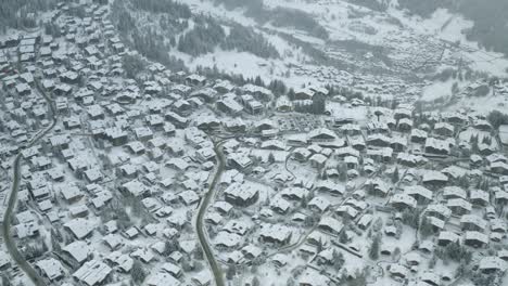 Drone-Aerial-of-the-beautiful-resort-and-spa-town-Verbier-in-the-swiss-alps