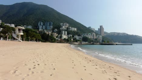 Leerer-öffentlicher-Strand-In-Hongkong-Aufgrund-Von-Covid19-sperrrichtlinien,-Luftbild