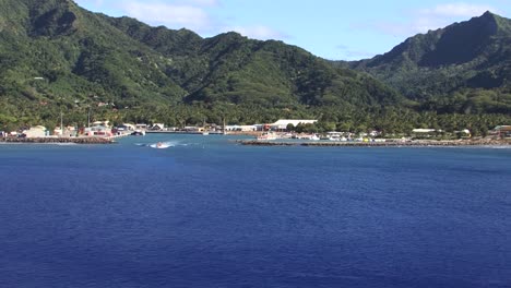 Touristic-port-of-the-island-of-Rarotonga,-Cook-Islands