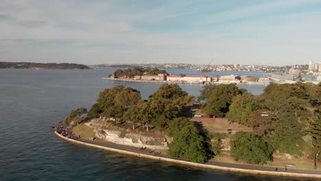 Aerial-view-on-Royal-Botanic-Garden-and-Potts-Point-in-Sydney-Harbour,-Australia