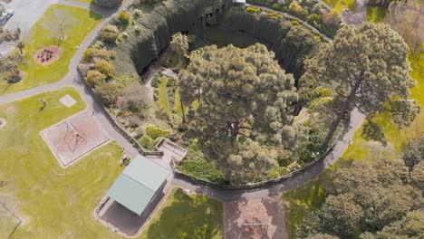 Umpherston-Sinkhole-in-Mt-Gambier,-overhead-aerial-view