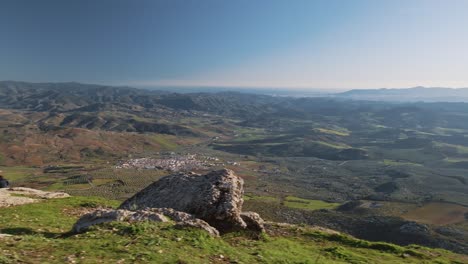 Blick-Auf-Die-Landschaft-Andalusiens-An-Einem-Klaren-Blauen-Tag