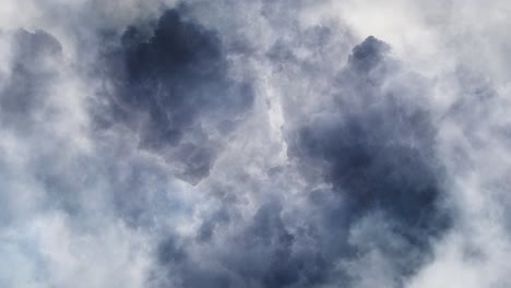 Nubes-Negras-Moviéndose-En-El-Cielo