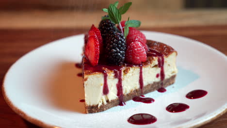 Chef-topping-berries-cheesecake-with-sugar