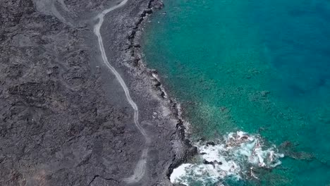 Drohne-Luftstrand-Wellen-Hawaii-Luftschwenk-Nach-Unten