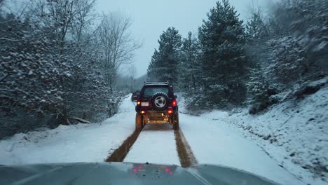 Offroad-Cars-Winter-Driving-on-a-Snowy-Road