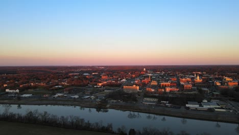 Aerial-pan-of-Clarksville-Tennessee,-along-the-Cumberland-River-at-sunset