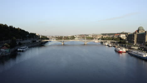 Luftaufnahme-Der-Stefanikuv-Brücke-An-Der-Moldau-In-Prag,-Tschechische-Republik