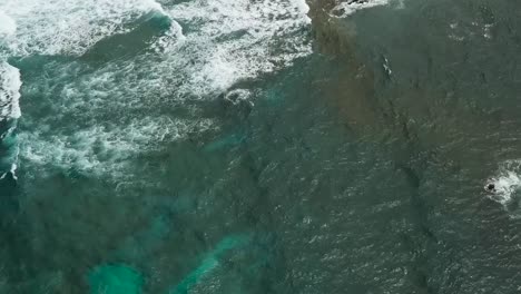 Drone-aerial-beach-side-aerial-waves-Hawaii