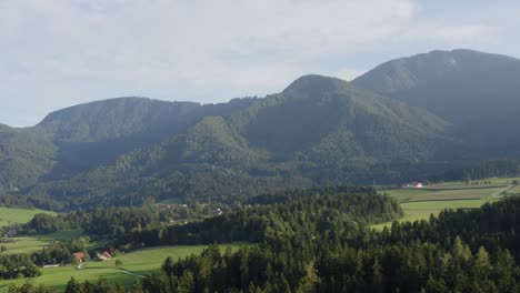 Leben-Im-Paradiesischen-Berghang-Kotlje-Dorf-Slowenien-Europa