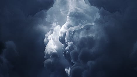 Dunkle-Wolken,-Die-Sich-Mit-Einem-Gewitter-Bewegen