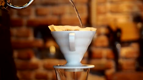 Brauen-Und-Zubereiten-Von-Filterkaffee