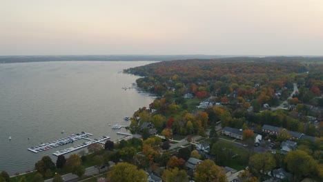 High-Aerial-View-of-Suburban-Lakefront-Homes-during-Picturesque-Fall-Foliage-in-Lake-Geneva,-Wisconsin,-USA