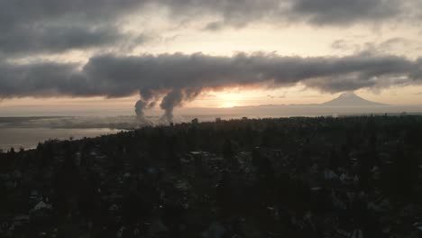 Cloudscape-Of-Sunrise-Sky-Over-Cityscape-In-Tacoma-City,-State-Of-Washington