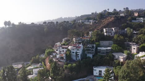 Aerial-shot-of-Beverly-Hills-mansions-on-a-hillside