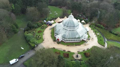 Sefton-Park-Palmenhaus-Liverpool-Viktorianisch-Exotisch-Wintergarten-Gewächshaus-Botanisch-Wahrzeichen-Kuppel-Gebäude-Hoch-Orbit-Rechts