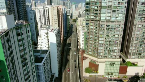 Luftaufnahme-Der-Mega-Wohnwolkenkratzer-Und-Des-Verkehrs-In-Der-Innenstadt-Von-Hongkong-An-Einem-Schönen-Tag