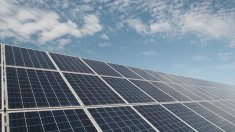 Große-Industrielle-Solarenergiefarm,-Die-Konzentrierte-Sonnenenergie-Produziert