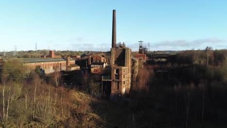 Verlassene-Heruntergekommene-Staffordshire-Historische-Industrielle-Kohlebergwerke-Luftbild