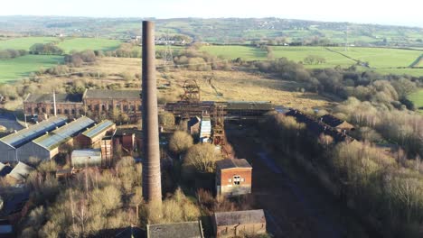 Vista-Aérea-De-Los-Edificios-De-La-Mina-De-Carbón-Industrial-Histórica-De-Staffordshire-Abandonada