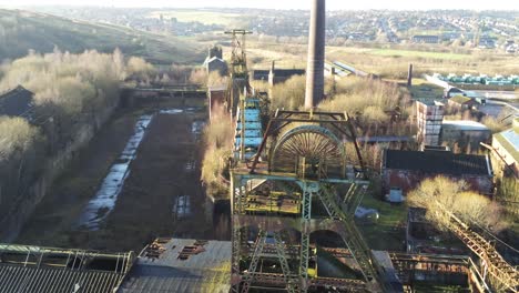 Vista-Aérea-De-Los-Edificios-De-La-Mina-De-Carbón-Industrial-Histórica-De-Staffordshire-Abandonada