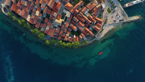 Boat-touring-Korčula-Croatian-old-town-tourist-destination,-aerial-top-down-view
