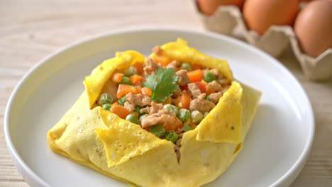 egg-wrap-or-stuffed-egg-with-minced-pork-and-vegetable