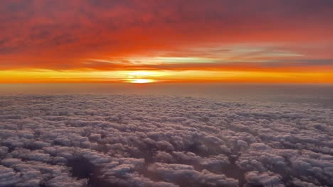 Schöne-Morgendämmerung-Aus-Einem-Flugzeug-Mit-Rotem-Himmel
