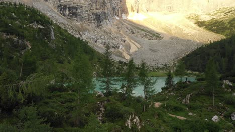 Schöner-See-In-Den-Italienischen-Dolomiten