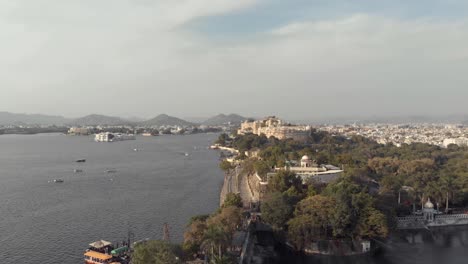 4k-aerial-drone-footage-of-the-exotic-city-of-Udaipur,-India-and-the-Lake-Pichola