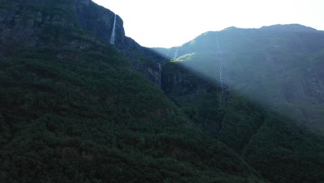 Cascadas-De-Noruega-Cerca-De-Gudvangen