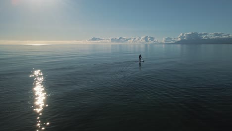 Man-paddling-at-an-empty-and-quiet-sea