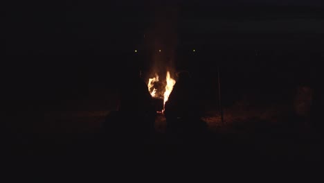 Campfire-Conversation-of-2-Men,-Dark-Night-4K