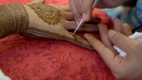 mehendi-ceremony--making-India-wedding-close-up