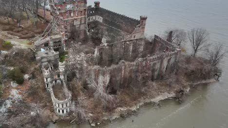 aerial-drone-footage-approaching-the-ruins-of-an-abandoned-castle,-and-looking-down-into-the-interiour