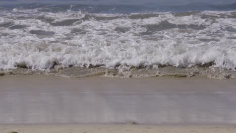 Waves-slowly-crash-at-the-Mexican-beach-of-Bucerías