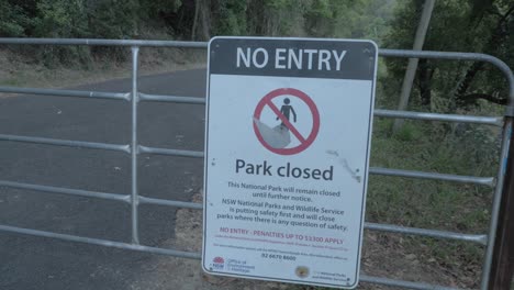 No-Entry-Signage-On-The-Entrance-Gate-Of-Wollumbin-National-Park---No-Entry,-Park-Closed-Due-To-Pandemic-In-Tweed-Range,-NSW,-Australia