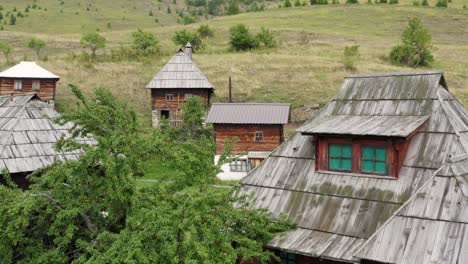 Traditional-old-wooden-hut-cottages-in-Ticje-Polje,-Serbia,-aerial-view