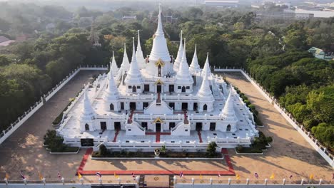 4k-Cinematic-panning-towards-Wat-Asokaram-temple-at-Sunset-in-Samut-Prakan,-Bangkok,-Thailand