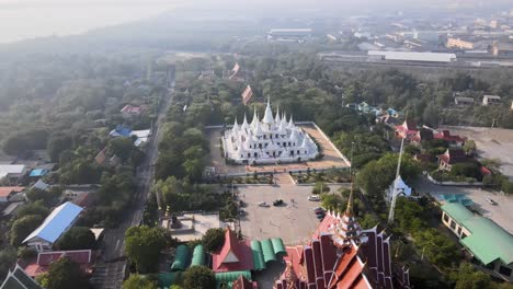 4k-Breite-Pfanne-Herum-Am-Wat-Asokaram-Tempel-In-Der-Provinz-Samut-Prakan,-Bangkok,-Thailand,-Asien