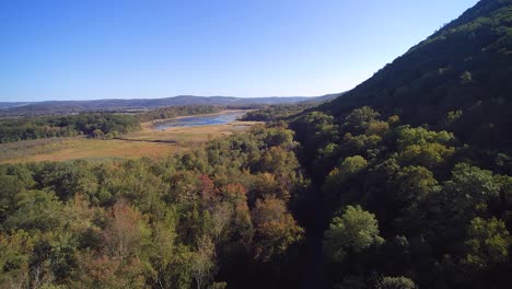 Aerial-footage-of-Stissing-Mountain-in-Pine-Plains,-New-York-in-the-Hudson-Valley
