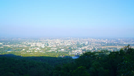 Timelapse-Horizonte-De-La-Ciudad-De-Chiang-Mai-Con-Cielo-Azul-En-Tailandia